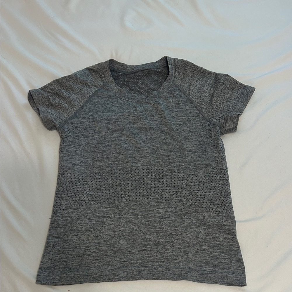 lululemon athletica Gray Short Sleeve Tee